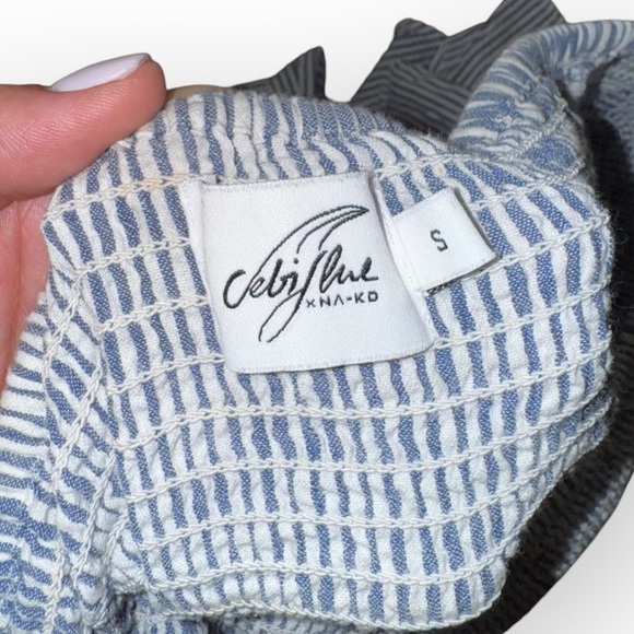 NA-KD Off the Shoulder Smocked Tunic size Small - Picture 4 of 5